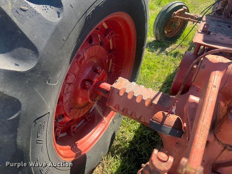 image for item NA9165 1964 International Harvester F806  tractor