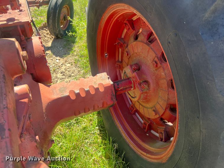 image for item NA9165 1964 International Harvester F806  tractor