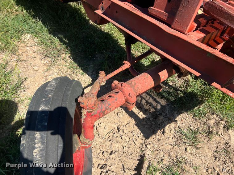 image for item NA9165 1964 International Harvester F806  tractor