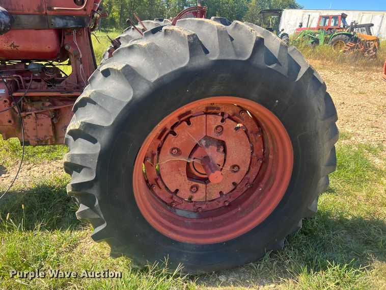 image for item NA9165 1964 International Harvester F806  tractor