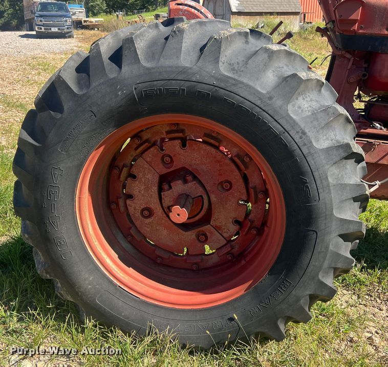 image for item NA9165 1964 International Harvester F806  tractor