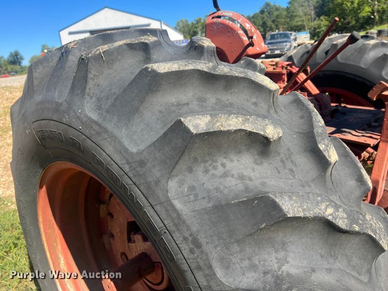 image for item NA9165 1964 International Harvester F806  tractor