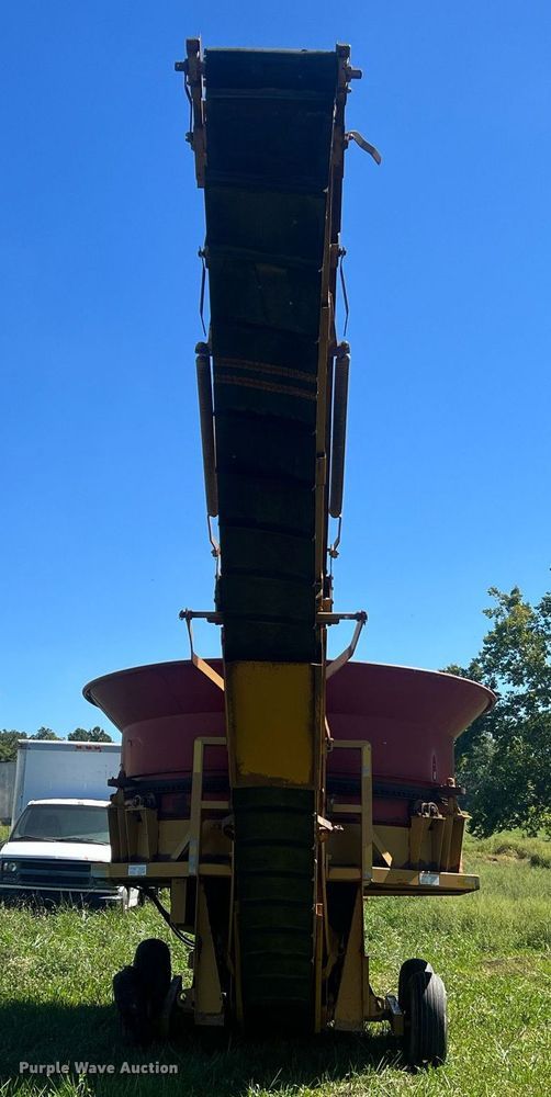 image for item NA9168 HayBuster H-100  bale processor