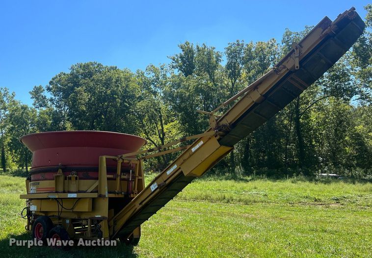 image for item NA9168 HayBuster H-100  bale processor