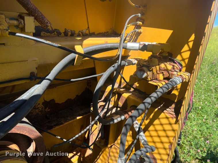 image for item NA9168 HayBuster H-100  bale processor