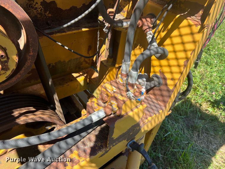 image for item NA9168 HayBuster H-100  bale processor