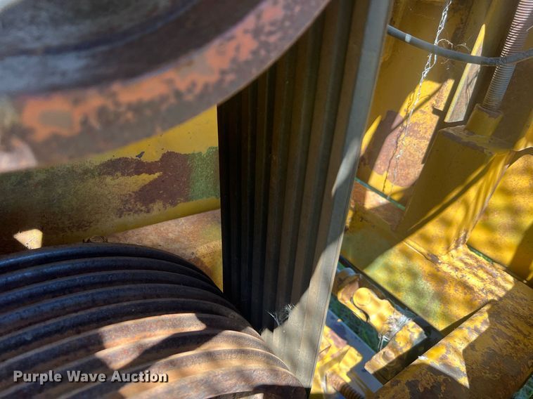 image for item NA9168 HayBuster H-100  bale processor