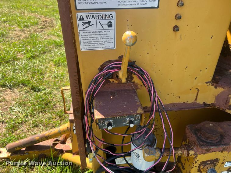 image for item NA9168 HayBuster H-100  bale processor