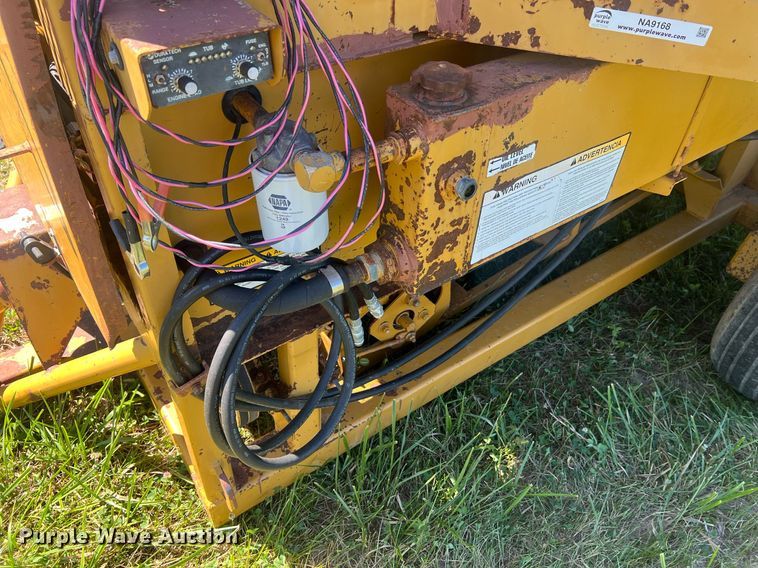 image for item NA9168 HayBuster H-100  bale processor