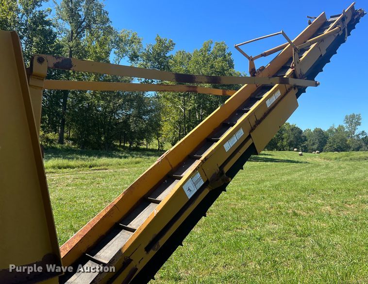 image for item NA9168 HayBuster H-100  bale processor