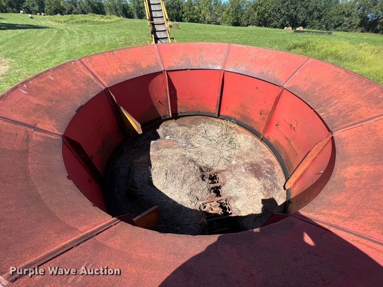 image for item NA9168 HayBuster H-100  bale processor