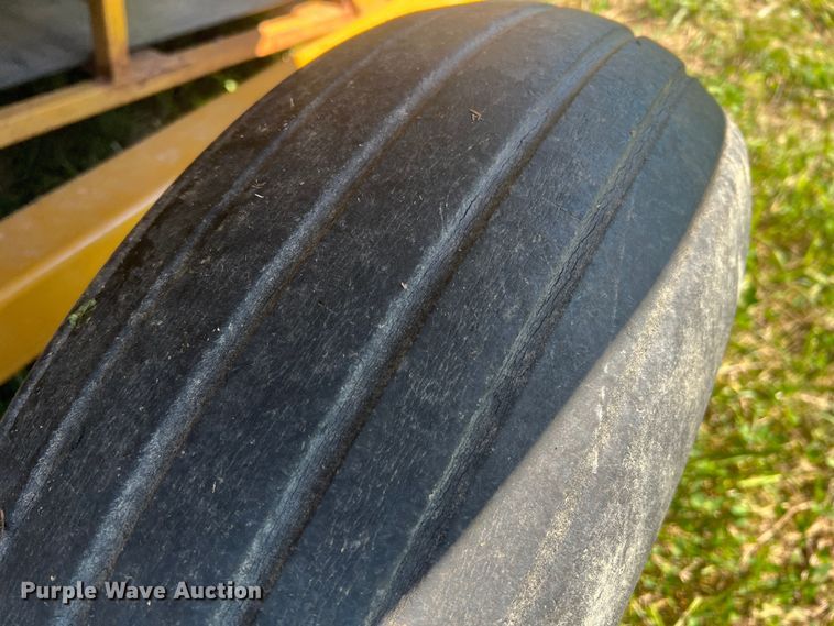 image for item NA9168 HayBuster H-100  bale processor