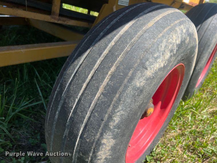 image for item NA9168 HayBuster H-100  bale processor