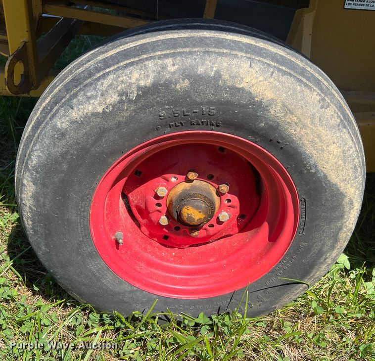 image for item NA9168 HayBuster H-100  bale processor