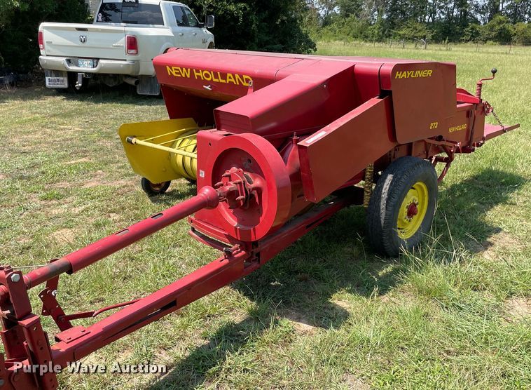 image for item NT9524 New Holland Hayliner 271  small square baler