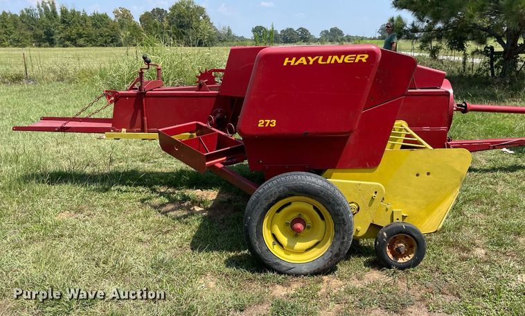 image for item NT9524 New Holland Hayliner 271  small square baler