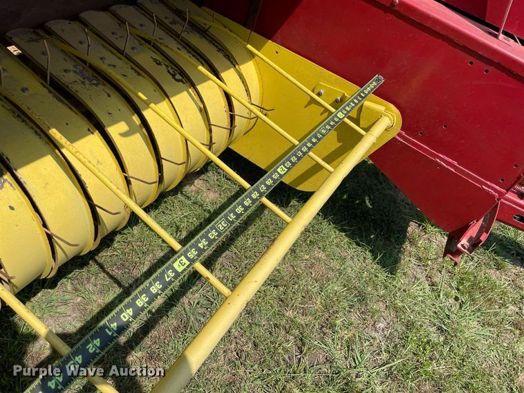 image for item NT9524 New Holland Hayliner 271  small square baler