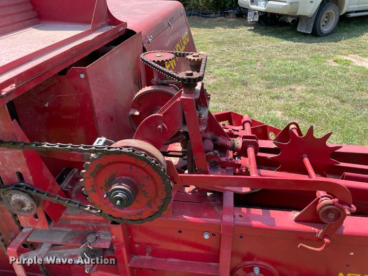 image for item NT9524 New Holland Hayliner 271  small square baler