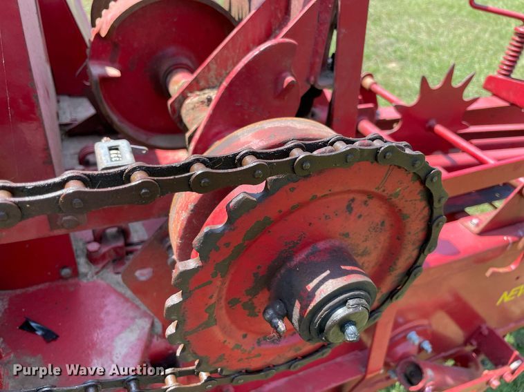 image for item NT9524 New Holland Hayliner 271  small square baler