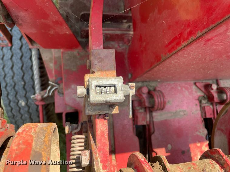 image for item NT9524 New Holland Hayliner 271  small square baler