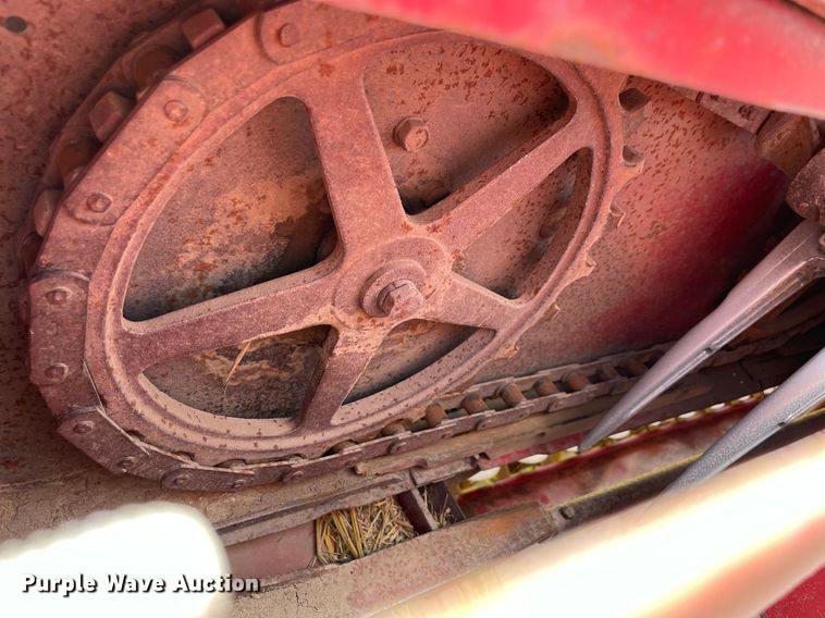 image for item NT9524 New Holland Hayliner 271  small square baler