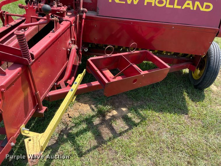 image for item NT9524 New Holland Hayliner 271  small square baler