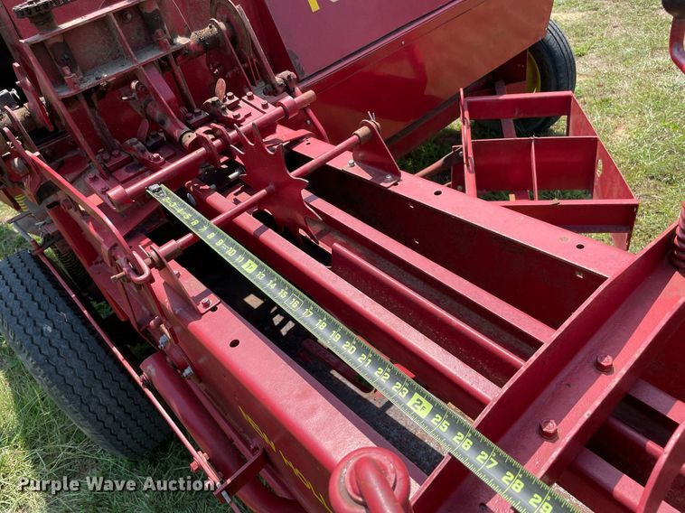 image for item NT9524 New Holland Hayliner 271  small square baler