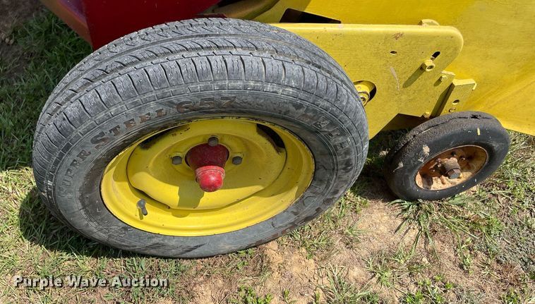 image for item NT9524 New Holland Hayliner 271  small square baler