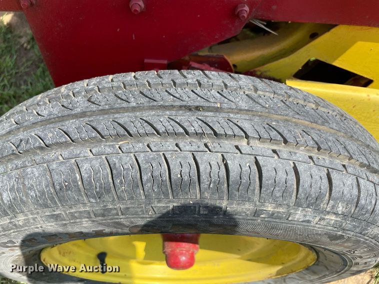 image for item NT9524 New Holland Hayliner 271  small square baler