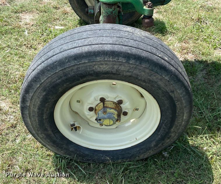 image for item NT9525 1968 John Deere 4020  tractor