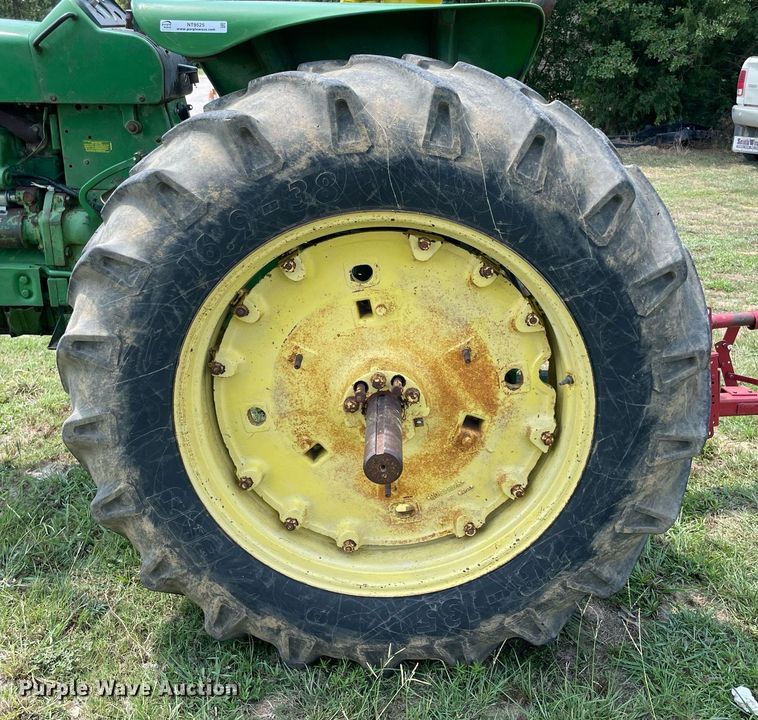 image for item NT9525 1968 John Deere 4020  tractor