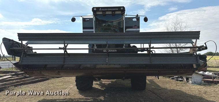 image for item NX9724 1981 Gleaner M2  combine