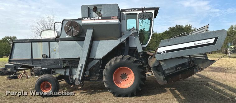 image for item NX9724 1981 Gleaner M2  combine