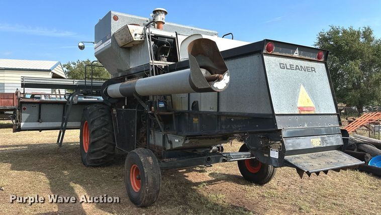 image for item NX9724 1981 Gleaner M2  combine