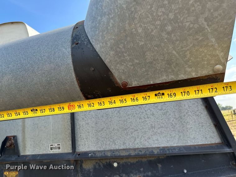 image for item NX9724 1981 Gleaner M2  combine