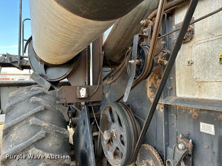 image for item NX9724 1981 Gleaner M2  combine