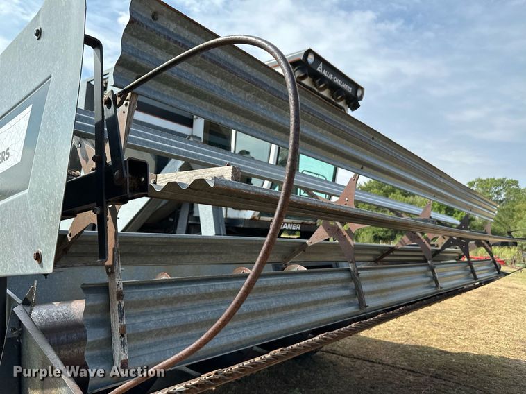 image for item NX9724 1981 Gleaner M2  combine