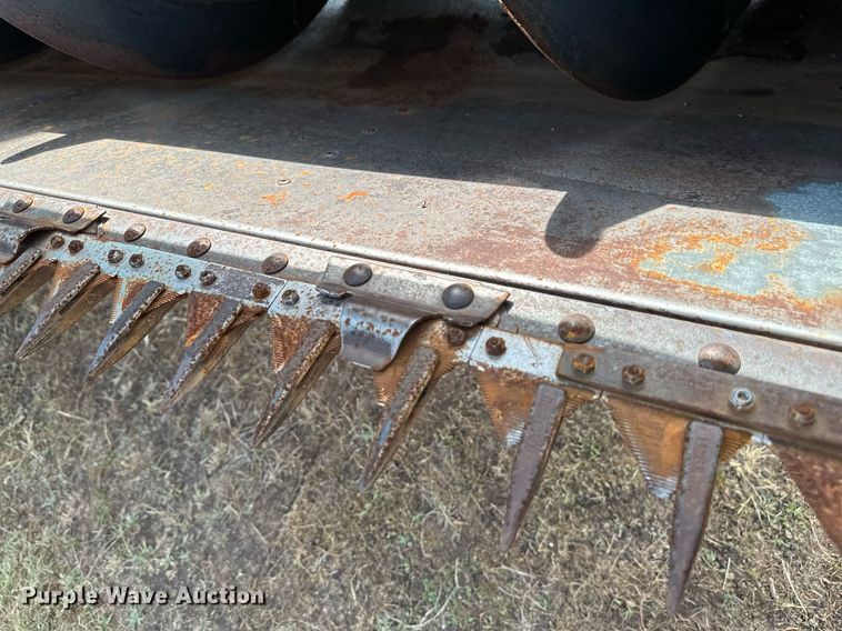 image for item NX9724 1981 Gleaner M2  combine