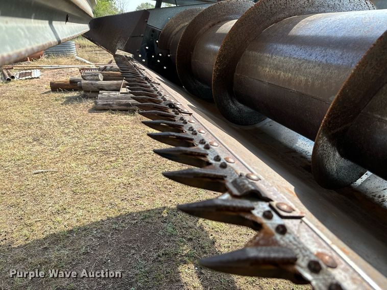 image for item NX9724 1981 Gleaner M2  combine