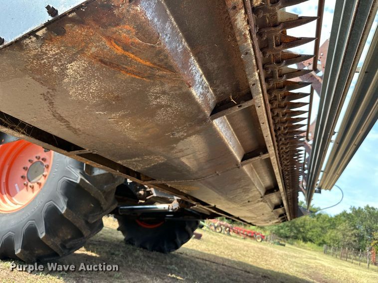 image for item NX9724 1981 Gleaner M2  combine