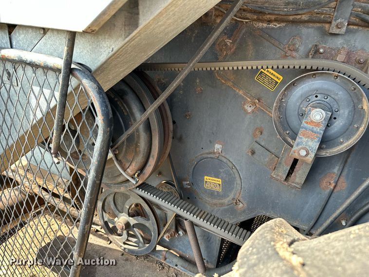 image for item NX9724 1981 Gleaner M2  combine