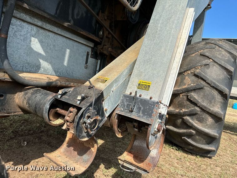 image for item NX9724 1981 Gleaner M2  combine