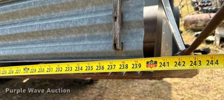 image for item NX9724 1981 Gleaner M2  combine