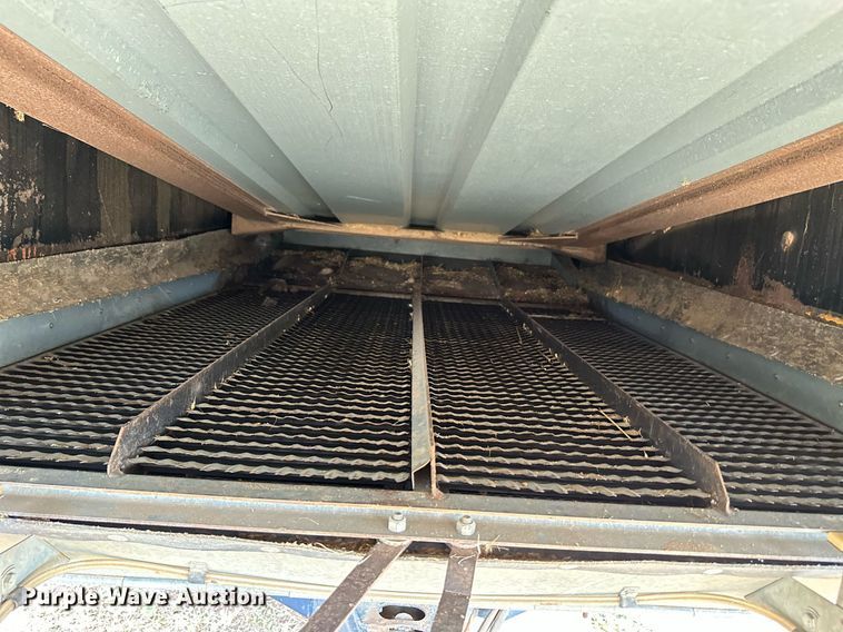 image for item NX9724 1981 Gleaner M2  combine