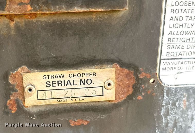 image for item NX9724 1981 Gleaner M2  combine