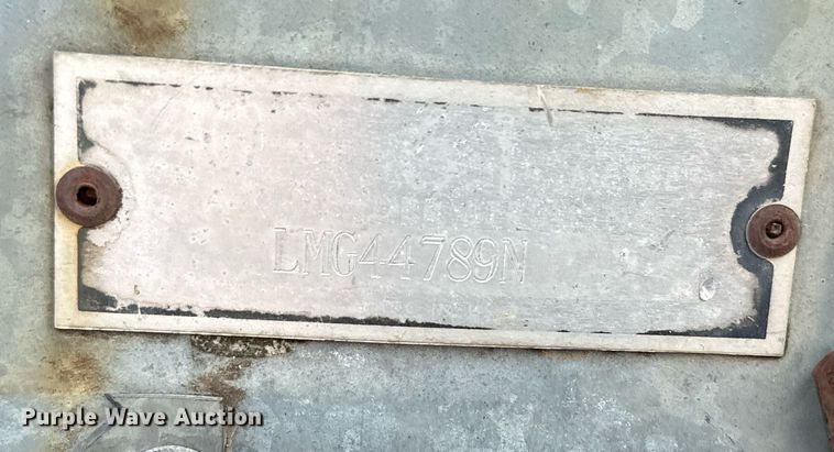 image for item NX9724 1981 Gleaner M2  combine