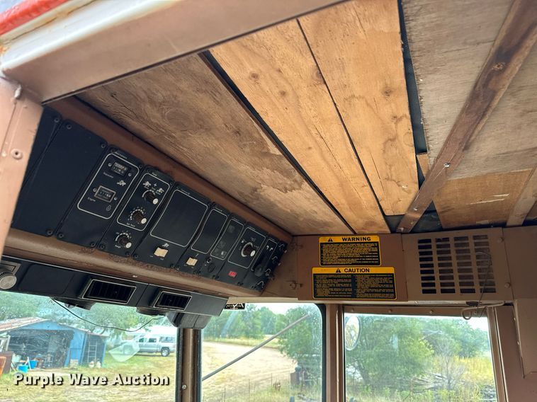 image for item NX9724 1981 Gleaner M2  combine