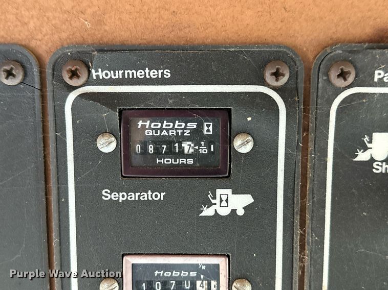 image for item NX9724 1981 Gleaner M2  combine