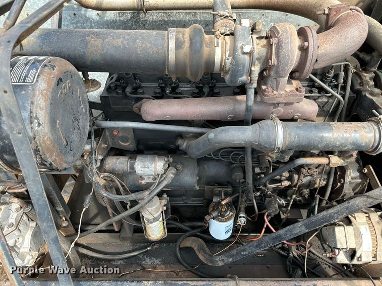 image for item NX9724 1981 Gleaner M2  combine