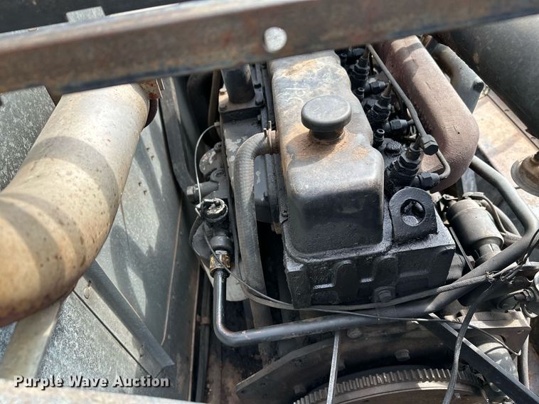 image for item NX9724 1981 Gleaner M2  combine